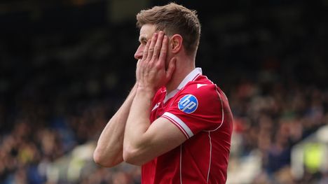 Wrexham–Manchester United: Helsinki-mainoksessa kömmähdys 1