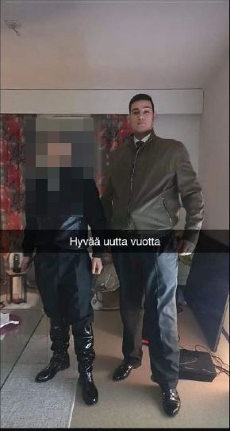 15-vuotiaan pojan traagisesta kuolemasta vastuussa olevalle 26-vuotiaalle miehelle annettu uusi tuomio. 8 15-vuotiaan pojan traagisesta kuolemasta vastuussa olevalle 26-vuotiaalle miehelle annettu uusi tuomio. 7