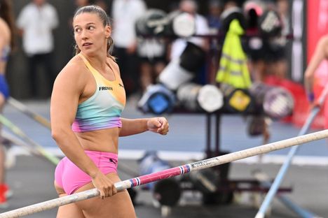 Angelica Moser sai vamman Pariisin Timanttiliigassa. 3