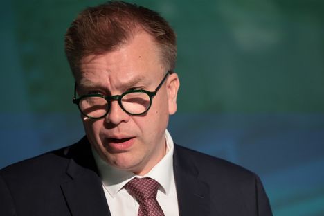Antti Kaikkonen esitteli uuden säästöehdotuksen – Riikka Purra nauroi 3
