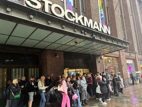 Areksen esitys sulki kadun keskellä Helsingissä 3