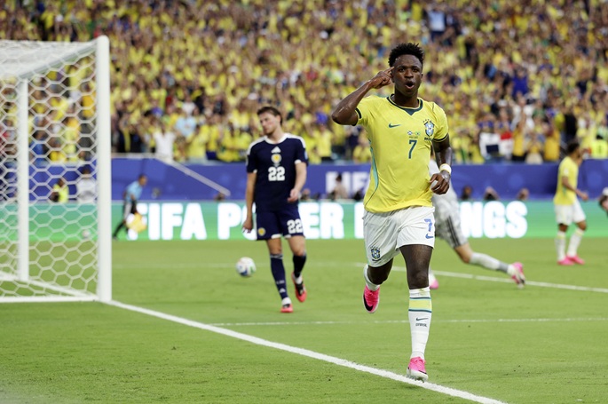 Brasilia voitti Skotlannin 3-0 edetäkseen MM-kisojen pudotusvaiheeseen. 1