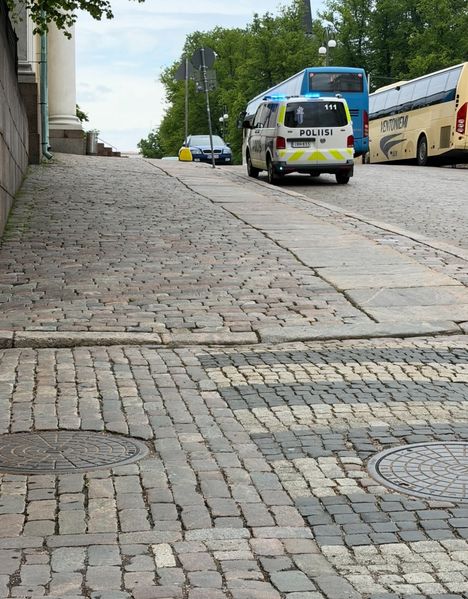 Bussi osui jalankulkijaan Helsingissä 8 Bussi osui jalankulkijaan Helsingissä 7