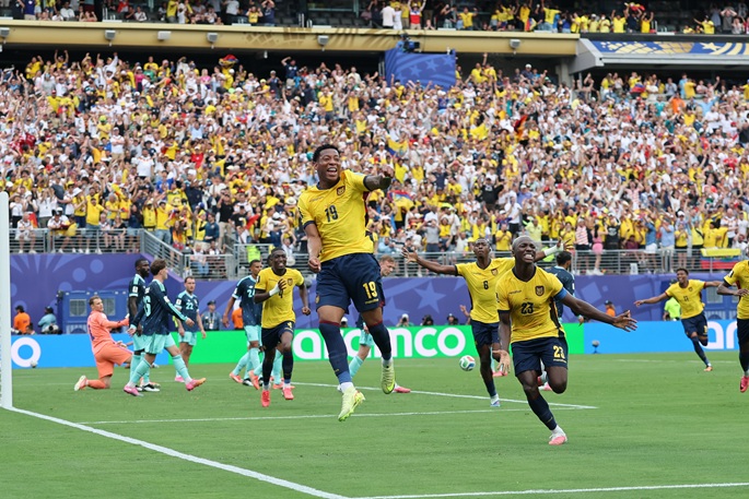 Ecuador yllättää Saksan ja varmistaa pudotuspelipaikan 2-1-voitolla 1