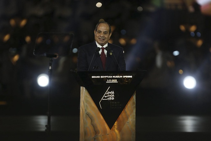 Egypti hyväksyi 200 miljoonan dollarin kiinalaisen lainan kevyen rautatien laajentamiseksi. 2 Egypti hyväksyi 200 miljoonan dollarin kiinalaisen lainan kevyen rautatien laajentamiseksi. 1