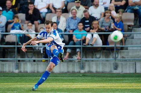 Entinen jalkapalloilija Sakari Mattila toimii kiinteistönvälittäjänä 5