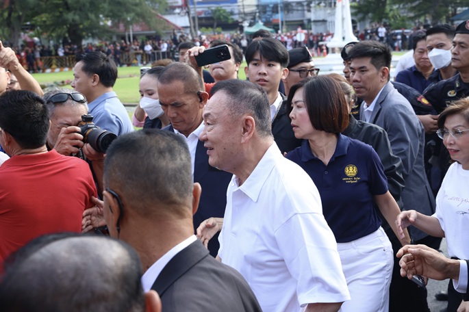 Entinen Thaimaan pääministeri Thaksin vapautettiin kuninkaallisella armahduksella. 2 Entinen Thaimaan pääministeri Thaksin vapautettiin kuninkaallisella armahduksella. 1