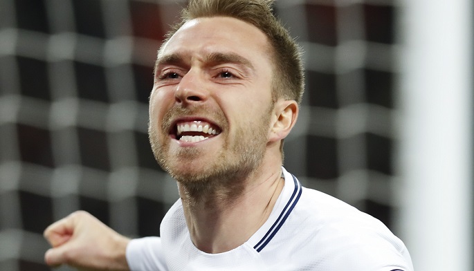 Eriksen romahtaa jälleen Tanskan ja Ukrainan ystävyysottelussa, ottelu keskeytetään. 1