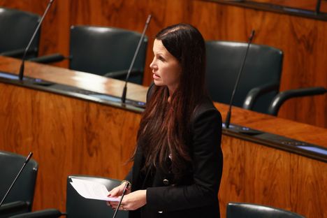 Hallituslinjat murtuvat – kaksi kokoomuksen edustajaa äänesti hallitusta vastaan 4 Hallituslinjat murtuvat – kaksi kokoomuksen edustajaa äänesti hallitusta vastaan 3
