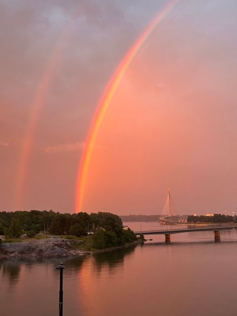 Helsingin taivaalla loisti upea sateenkaari 5