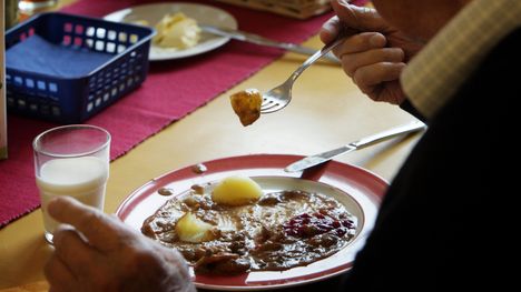Hoitohenkilökunta ilmaisi huolensa vanhuksille annetusta ruoasta 1
