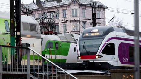 HSL:n lähijunien turvallisuudesta huolehtivat osittain siivoushenkilöstö. 1