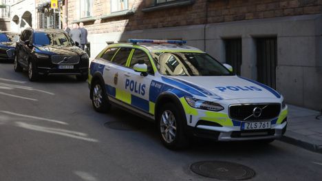 Hätäpuhelun jälkeen tietyissä kunnissa voi pian saapua ruotsalainen poliisi. 1