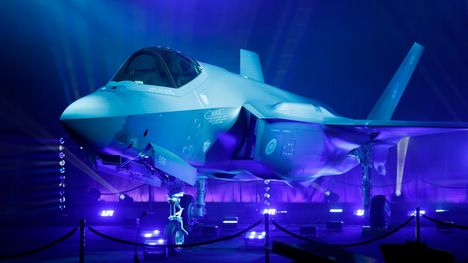 Ilmavoimat kiihdyttää F-35-hävittäjien käyttöönottoa operatiiviseen palvelukseen. 2 Ilmavoimat kiihdyttää F-35-hävittäjien käyttöönottoa operatiiviseen palvelukseen. 1