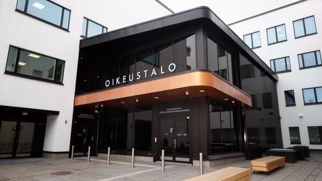 Äiti sai tuomion kahden lapsensa hylkäämisestä Keski-Suomessa. 2 Äiti sai tuomion kahden lapsensa hylkäämisestä Keski-Suomessa. 1