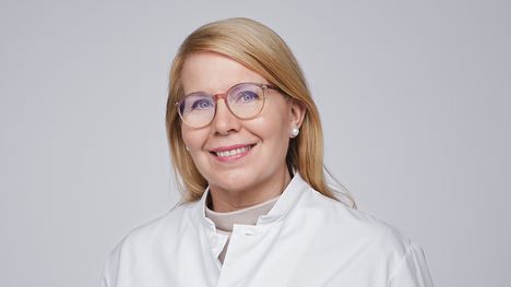 Jalkapallo: Christian Eriksenin kaatumisen syyt voivat olla kahdenlaisia, toteaa urheilukardiologi Kirsi Korpi. 3