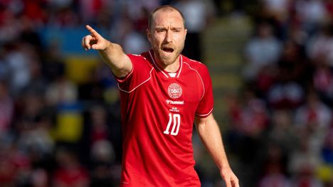 Jalkapallo: Christian Eriksenin kaatumisen syyt voivat olla kahdenlaisia, toteaa urheilukardiologi Kirsi Korpi. 5