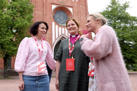Jenni Haukio ja Maaret Kallio suosittelivat teosta, joka tuo lisää toivoa. 6 Jenni Haukio ja Maaret Kallio suosittelivat teosta, joka tuo lisää toivoa. 5