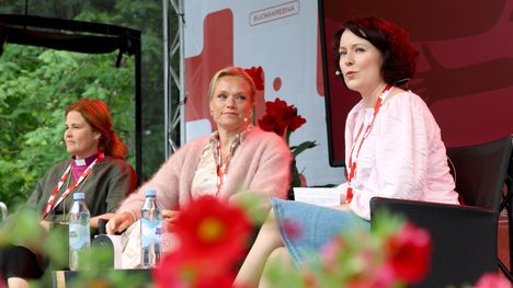 Jenni Haukio ja Maaret Kallio suosittelivat teosta, joka tuo lisää toivoa. 2 Jenni Haukio ja Maaret Kallio suosittelivat teosta, joka tuo lisää toivoa. 1