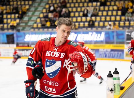 Jääkiekkoilija Jori Lehterä myönsi lainaa Niko Ranta-aholle. 7