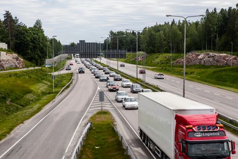 Juhannuksen matkaliikenne tiivistyy näissä kohteissa. 1