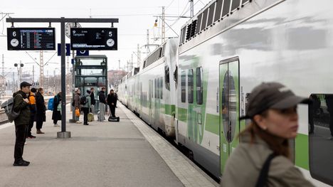 Junaliikenteessä häiriöitä – ongelma ratkaistu, mutta viivästykset jatkuvat 2 Junaliikenteessä häiriöitä – ongelma ratkaistu, mutta viivästykset jatkuvat 1
