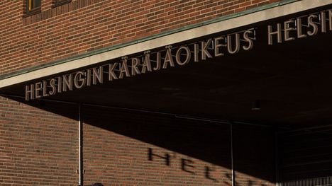 Kaksi henkilöä menehtyi traagisessa onnettomuudessa Helsingissä. 1