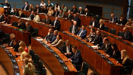 Kansanedustajien "kesätauon" alkaminen viivästyy 2 Kansanedustajien "kesätauon" alkaminen viivästyy 1