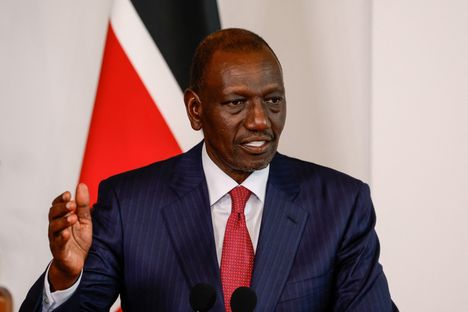Kenian presidentti saapuu valtiovierailulle Suomeen 2 Kenian presidentti saapuu valtiovierailulle Suomeen 1