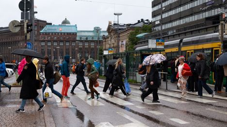 Keskiviikkona sadetta – näin sadekuurot etenevät 2 Keskiviikkona sadetta – näin sadekuurot etenevät 1