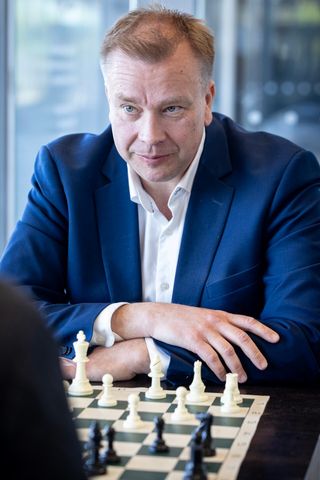 Keskustan entinen puoluesihteeri Jarmo Korhonen ehdottaa Timo Soinia keskustan ehdokkaaksi eduskuntavaaleissa. 4 Keskustan entinen puoluesihteeri Jarmo Korhonen ehdottaa Timo Soinia keskustan ehdokkaaksi eduskuntavaaleissa. 3