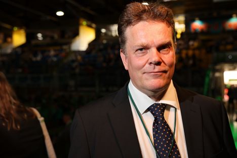 Keskustan entinen puoluesihteeri Jarmo Korhonen ehdottaa Timo Soinia keskustan ehdokkaaksi eduskuntavaaleissa. 8 Keskustan entinen puoluesihteeri Jarmo Korhonen ehdottaa Timo Soinia keskustan ehdokkaaksi eduskuntavaaleissa. 7
