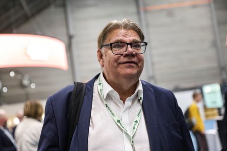 Keskustan entinen puoluesihteeri Jarmo Korhonen ehdottaa Timo Soinia keskustan ehdokkaaksi eduskuntavaaleissa. 6 Keskustan entinen puoluesihteeri Jarmo Korhonen ehdottaa Timo Soinia keskustan ehdokkaaksi eduskuntavaaleissa. 5