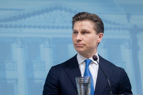 Kokoomus juhlii puolueen johtoa – uudeksi ministeriksi nousee yksi ehdokas. 5