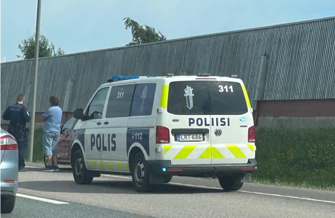 Kolme kuollut liikenneonnettomuuksissa Helsingissä ja Vantaalla. 2 Kolme kuollut liikenneonnettomuuksissa Helsingissä ja Vantaalla. 1