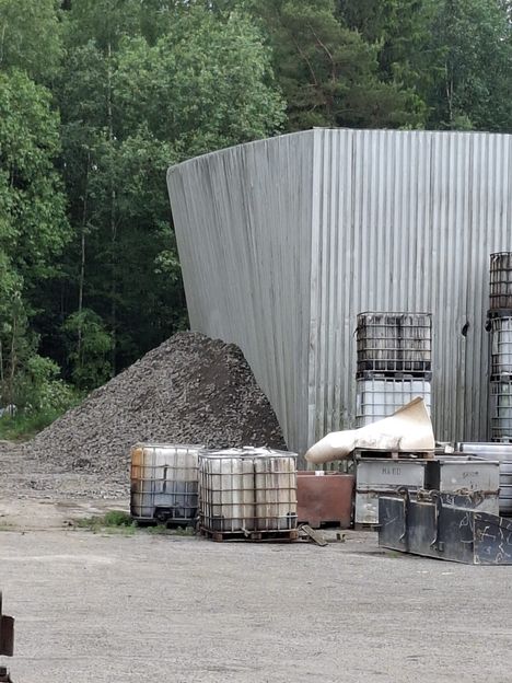 Konkurssiyrityksen jäte pilaantuu Närpiössä – ”Kriisi” 8