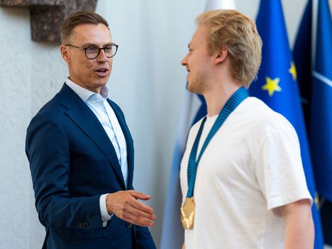 Konsta Heleniuksen isän ehdotus herättää huomiota jääkiekkoväen keskuudessa. 6 Konsta Heleniuksen isän ehdotus herättää huomiota jääkiekkoväen keskuudessa. 5