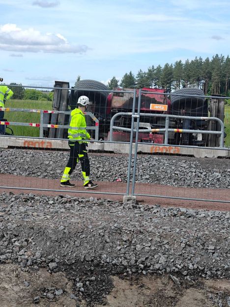 Kurottaja kaatui Tiktokin datakeskushankkeella Kouvolan Korialla. 1