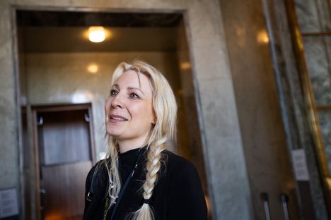 Laura Huhtasaari eroaa eduskunnasta 2 Laura Huhtasaari eroaa eduskunnasta 1