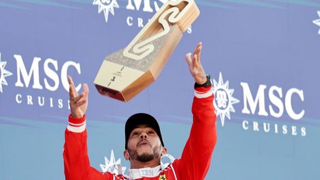 Lewis Hamilton liikuttui 2 Lewis Hamilton liikuttui 1