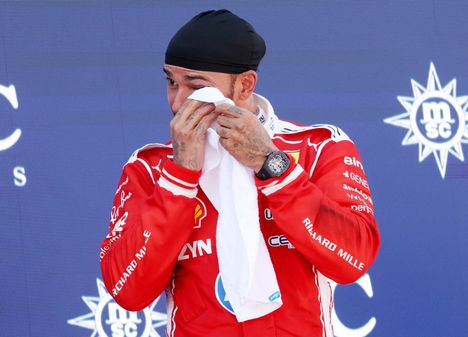 Lewis Hamilton liikuttui 4 Lewis Hamilton liikuttui 3