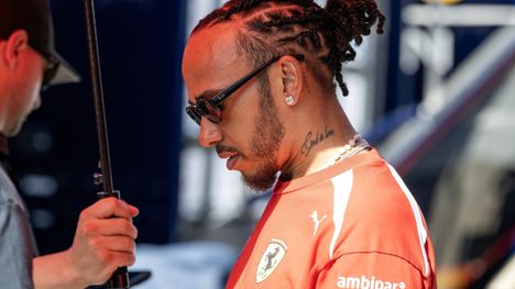 Lewis Hamiltonilta odottamaton ilmoitus: kärsi vakavasta vammasta 1