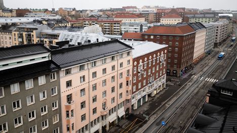 Liukkaudenestoaine aiheutti pyöräilijöiden liukastumisia Helsingissä 2 Liukkaudenestoaine aiheutti pyöräilijöiden liukastumisia Helsingissä 1