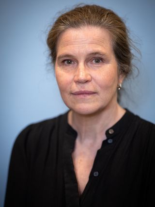 Älypuhelin vähentää halua perustaa perhettä ja tekoäly heikentää ajattelukykyä. 3