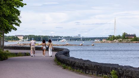 Maanantaina odotettavissa hellettä, ukkosia ja sadekuuroja, torstaina säässä muutos. 1