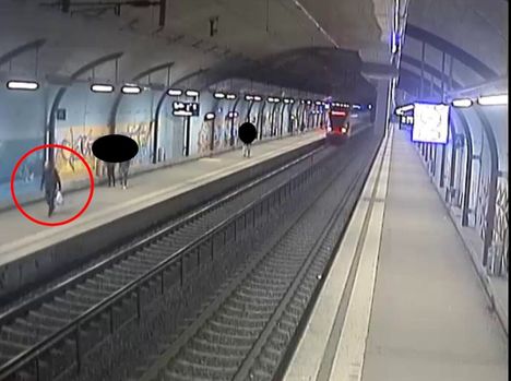 Malminkartanon vanhuksen kuolema: tapahtumat rekisteröityivät valvontakameran tallenteisiin 10 Malminkartanon vanhuksen kuolema: tapahtumat rekisteröityivät valvontakameran tallenteisiin 9