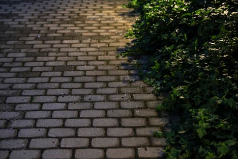 Mies putosi parvekkeelta Vantaalla ja menehtyi, tällaiselta turmapaikalta se näyttää. 10 Mies putosi parvekkeelta Vantaalla ja menehtyi, tällaiselta turmapaikalta se näyttää. 9