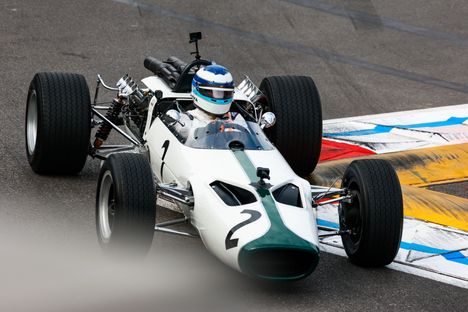 Mika Häkkinen sai mahdollisuuden ajaa McLarenin ensimmäisellä F1-autolla. 1