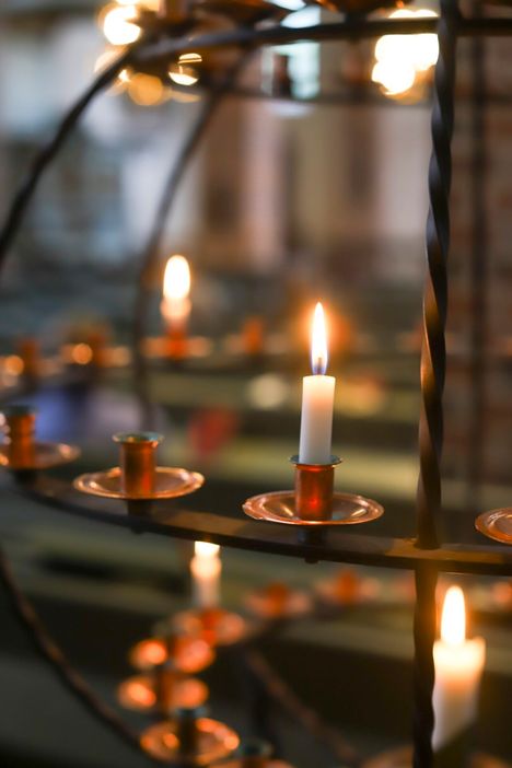 Mynämäellä järjestettiin muistotilaisuus surmatuksi epäillyn 28-vuotiaan naisen kunniaksi. 5
