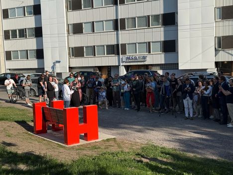 Navalnyin muistopatsas avattiin Venäjän suurlähetystön läheisyydessä. 3